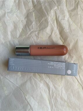 r.e.m. beauty On Your Collar Plumping Lipgloss - Waterfalls (Peach Nude)